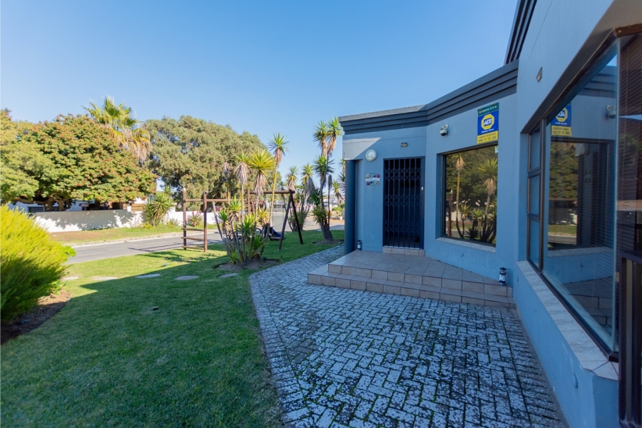 4 Bedroom Property for Sale in Britannia Bay Western Cape